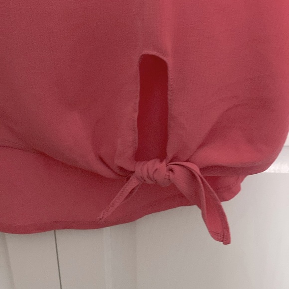 Soho New York and Company jeans pullover Top with bottom tie. - Picture 3 of 8